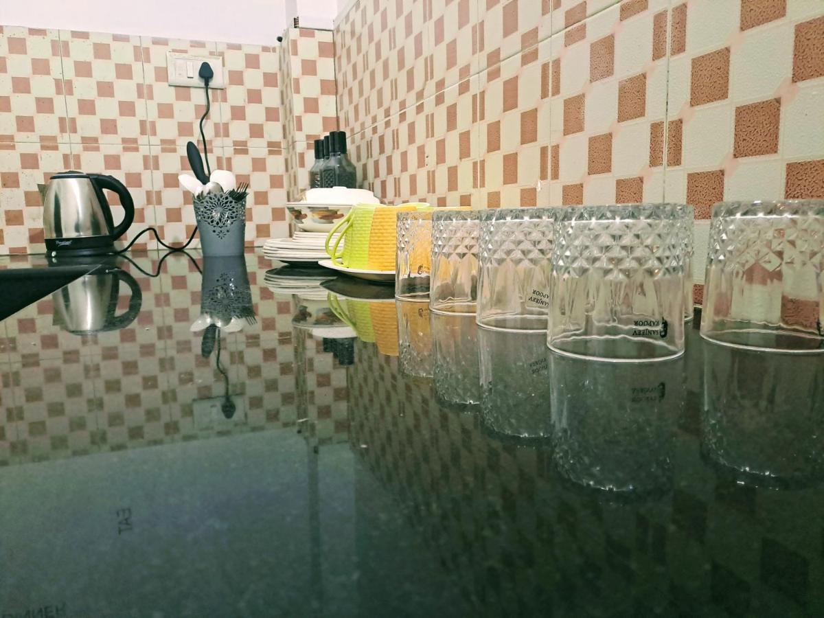 Strawberry Swing Homestay กูวาฮาติ ภายนอก รูปภาพ